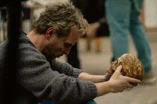 Andrew Scott's 'Elsinore' Premieres in Theaters as Awards Season Contender