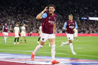 West Ham Return to Championship Top with 6-0 Rout of Wrexham