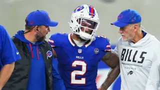 DJ Moore exits Bills' TNF win with shoulder injury; Brady provides no update