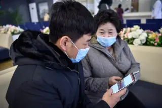 Pyongyang’s Elites Embrace Smartphones Amid Tight Digital Control