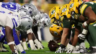 Packers dominate Cowboys 23-13 in high-rated Sunday night clash