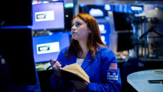 Markets Hold Steady Ahead of Jobs Data as Tech Strength Persists