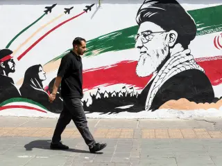 Iran Blames U.S. in Hormuz Dispute as Talks Resume