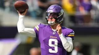 Vikings QB McCarthy Hurt in Preseason Amid Trade Buzz, Wentz Steps In