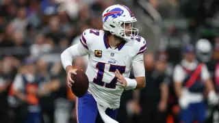 Bills Defy Defensive Collapse to Beat Raiders 33-30, Extend Record Streak