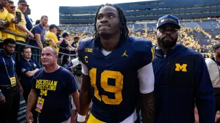 Underwood Guides Michigan to 17-10 Win Over Oklahoma as Pass Game Promises Improve
