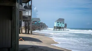 Sea-Rise Dilemma: FEMA Rules Delay Help for Eroding North Carolina Beach Homes