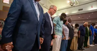 Kansas Senate Race Tightens as Megachurch Pastor Hamilton Challenges Incumbent Marshall