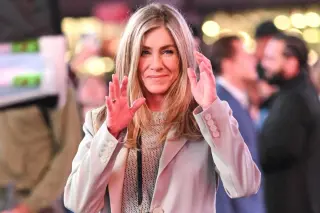 Aniston’s Taupe Wide-Legs Spark 'Pebble' Denim Trend