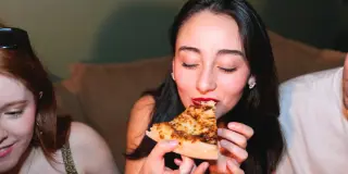 New Data Links Late-Night Eating to 30% Higher Liver Disease Risk