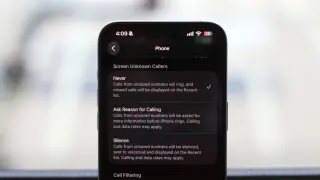 Smartphone AI now screens unknown callers to filter spam and scams