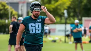 Eagles place Landon Dickerson on IR after Week 1 knee injury