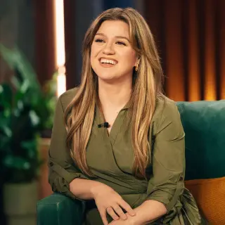 Kelly Clarkson Debuts a Fresh Chin-Length Bob on Today