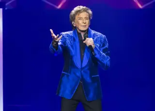 Barry Manilow, 82, Says He’s Had Just One Facelift—and He’s Proud of It
