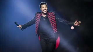 Lionel Richie Aborts Tour Opener After Dizzy Spell