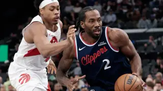 Kawhi Leonard Trade Stalled by Clippers’ Leadership Uncertainty and NBA Punishment