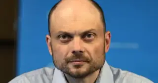 Kremlin critic argues Ukraine war backfires, signaling Putin’s waning grip