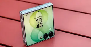 Friction pays off: Galaxy Z Flip 8 turns its cover screen into a usable Android companion