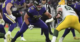 Packers Sign Veteran Guard Zeitler in Latest O-Line Fix