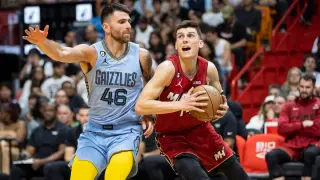 Heat pass on Konchar as Knicks land veteran wing; White’s college-suit looms over camp