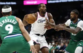 Mavericks eye Kawhi Leonard reunion as Clippers discuss trade
