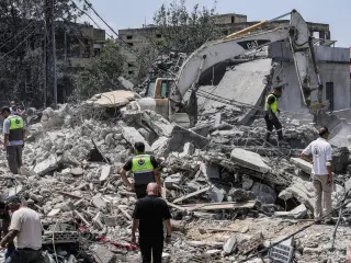 Israel Escalates Strikes in Southern Lebanon as Ceasefire Frays