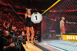 Sophie Cunningham Delivers a Surprise Ring-Girl Moment at UFC 329