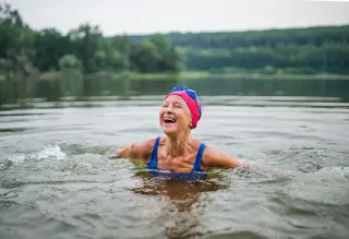 Two Simple Fitness Tests Under a Minute Signal How Well You're Aging