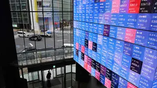 BOJ Hikes Policy to 1.25% as Yen Falls and Nikkei Rises