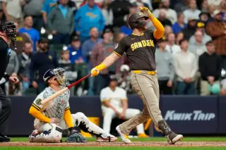 Sheets' ninth-inning blast powers Padres past Brewers