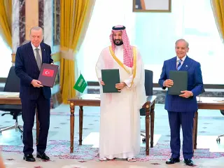 Iran Faces a Shifting Security Map as Saudi-Pakistan-Turkey Pact Emerges