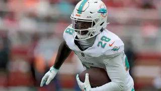 De'Von Achane's ACL Tear Ends Season, Elevating Ollie Gordon II in Struggling Dolphins Backfield