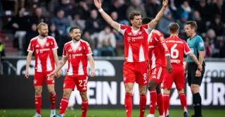 Bayern’s 5-0 rout fuels record chase as youth rise and Olise shine