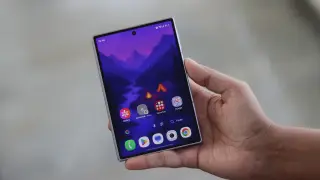 Galaxy Z Fold 8 Draws Younger iPhone Fans as Demand Surges