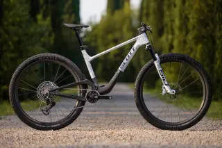 Scott Spark RC 2027: Hidden Shock, Lighter Frame, Built for XC Race Speed
