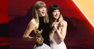 Swift and Johnson Trade Jokes and Birthday Cake at SNL