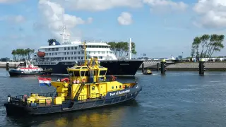 Rotterdam docks as hantavirus-stricken cruise ship begins containment