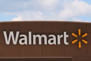 Walmart flags six-year-low US sales growth and adopts a cautious outlook