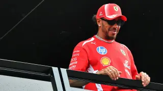 Hollywood Icon Meets F1 Star on All's Fair Set