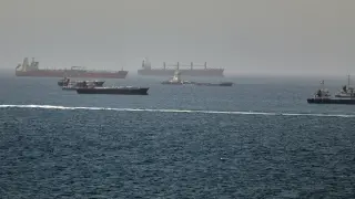 Iran Drone–Missile Attack Hits US-Contracted Vessel Near Hormuz, Minor Injuries Reported
