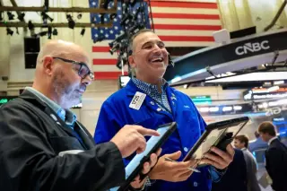 AI spending fears weigh on Nasdaq before mega-cap earnings