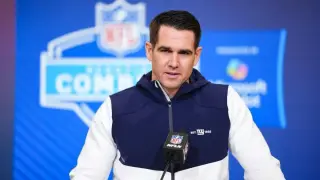 Giants Seek QB Trade After Dart's Season-Ending Knee Surgery