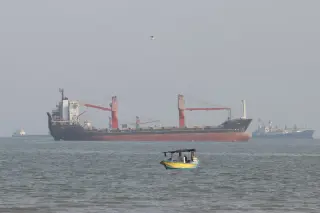 Iranian Guards Claim Mine Sinks 2,500-Container Ship in Hormuz Amid US Vote Tensions
