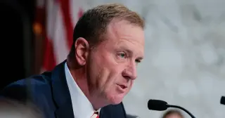 Schmitt’s Basketball Mix-up Overshadows Smith’s Senate Testimony