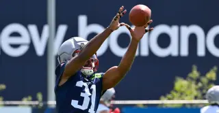Patriots’ defense seals padded practice with three straight INTs in two-minute drill