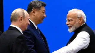 Modi, Putin, Xi Stage Friendly Moment in SCO Summit Photo
