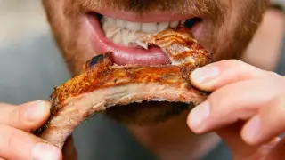 Meat-Eating Women Over 80 May Reach 100, But Only If They’re Not Underweight