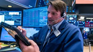 S&P 500 Nears Key Risk Pivot at 7,500 as Gamma Dynamics Loom