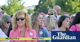 Mass rally backs Lindsay Clancy, spotlighting postpartum psychosis at trial