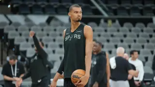 Robinson’s Injury Looms Over Knicks as Wembanyama Faces Finals Buzz